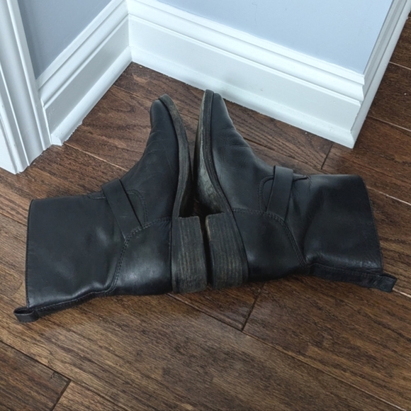 Tory Burch Women's Black Leather Double Buckle Bennie Boots Size 7 - Picture 8 of 12